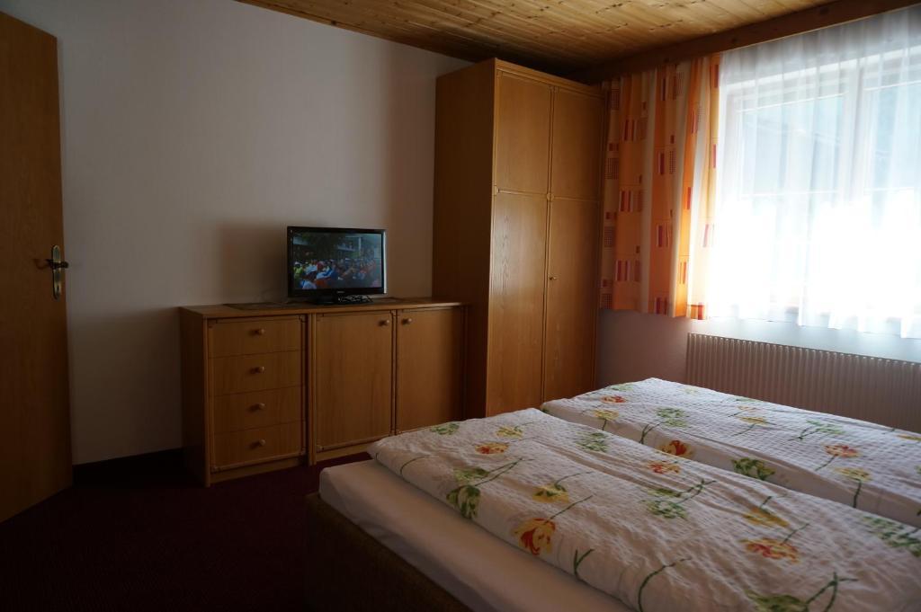 Haus Birgit Hotel Pettneu am Arlberg Phòng bức ảnh